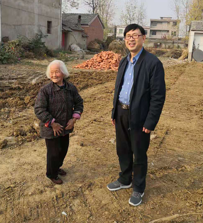 铺路施工现场_650.jpg