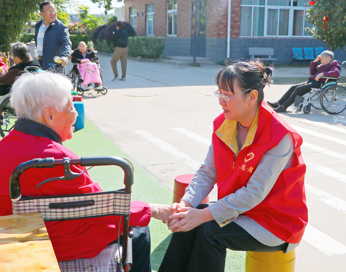 红叶林养老院志愿服务700.jpg